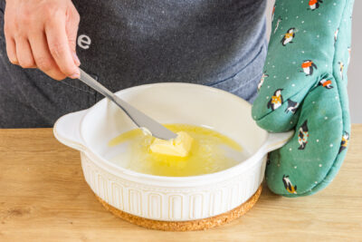 Butter in Form schmelzen
