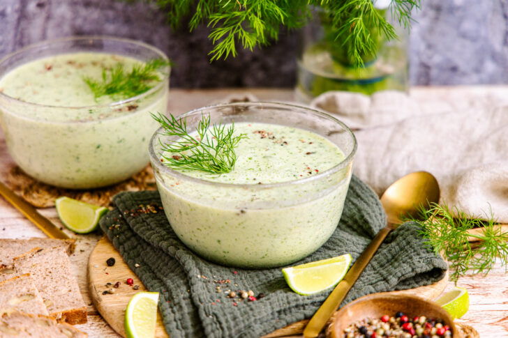 Kalte Gurkensuppe mit Joghurt und Dill
