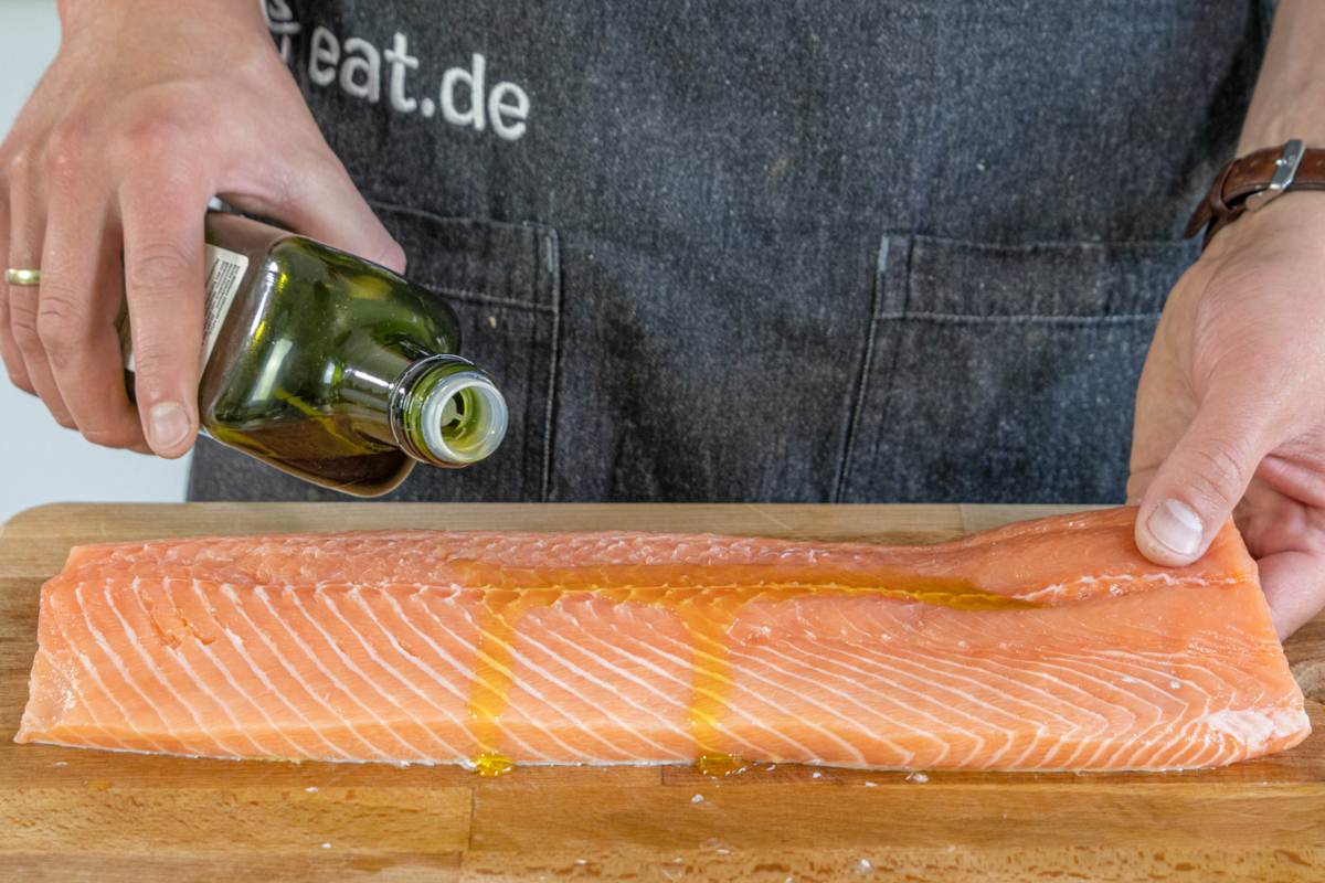Lachs in Alufolie grillen | Rezept - eat.de