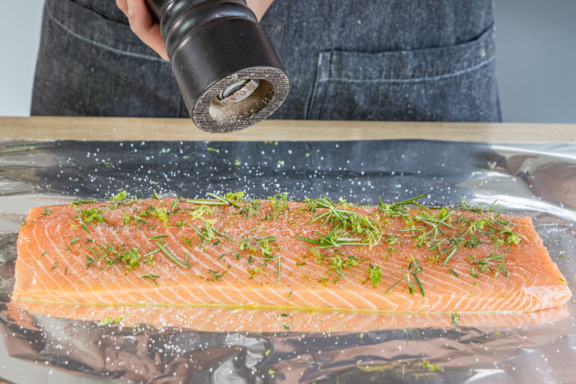 Lachs In Alufolie Ofen Wie Lange Lachs in Alufolie grillen | Rezept