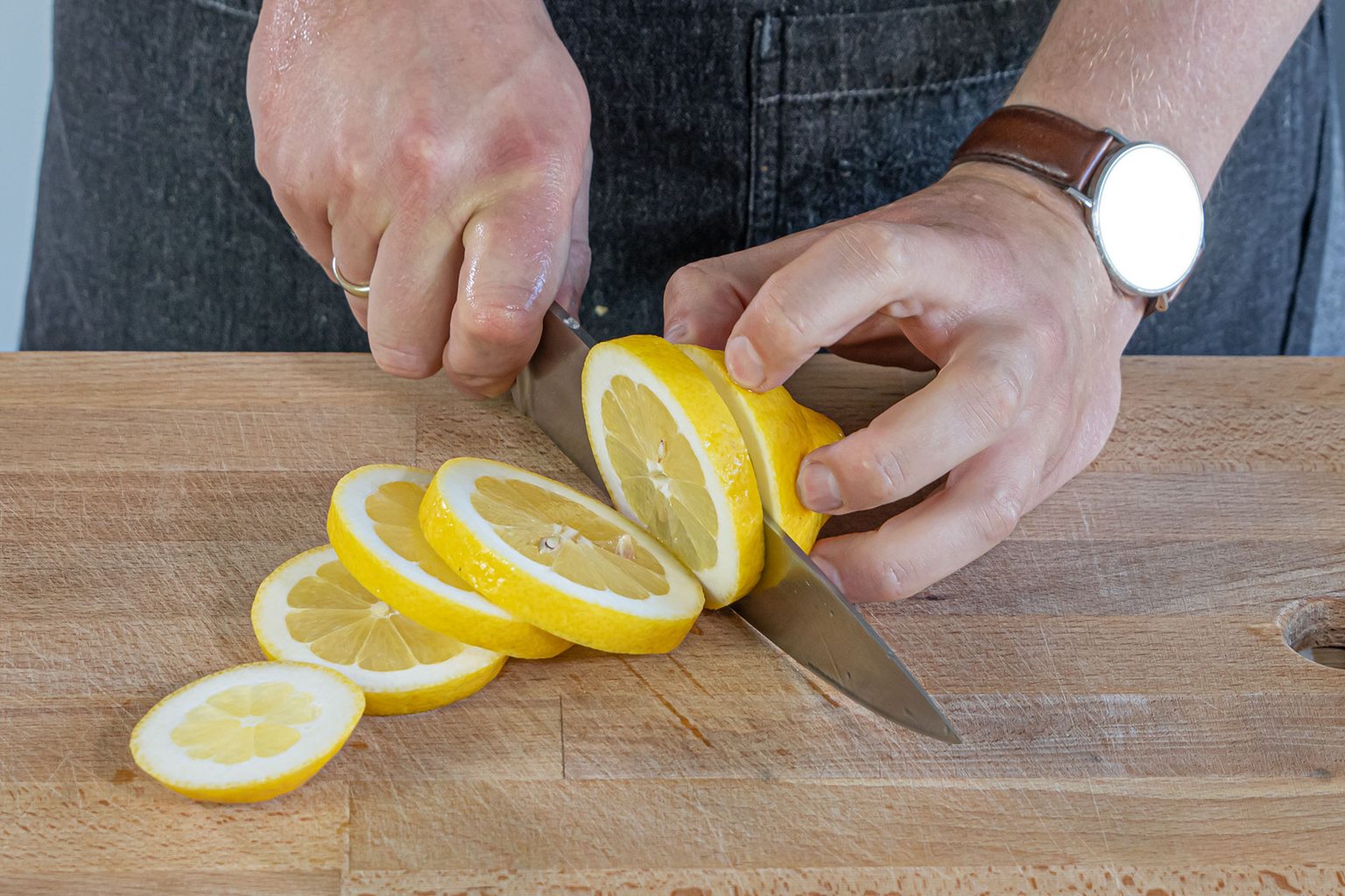 Lachs mit Haut braten: so knusprig & so saftig