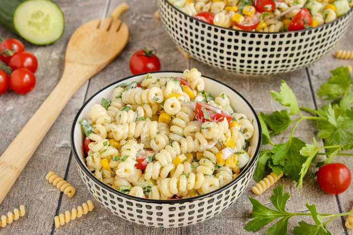 Leichter Nudelsalat mit Joghurt-Dressing
