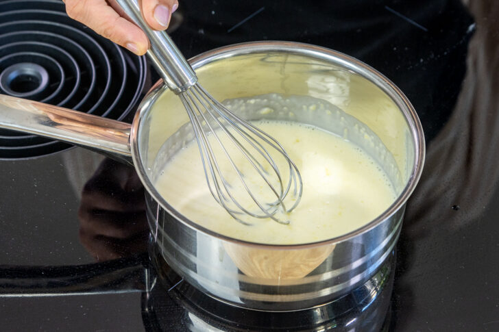 3 EL Creme in die Gelatine einrühren