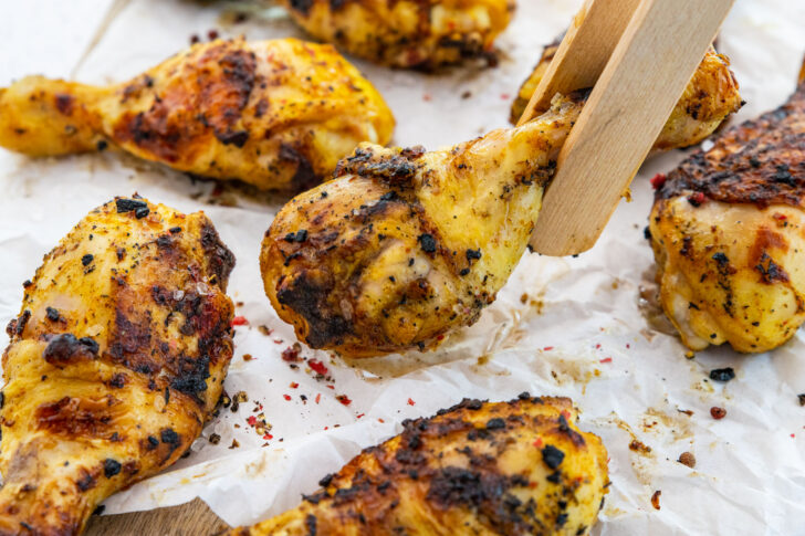 Marinade für Hähnchenkeulen zum Grillen
