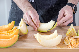 Melone schälen