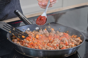 Tomatenmark dazugeben