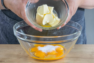 Butter hinzugeben