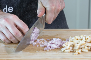 Zwiebel hacken