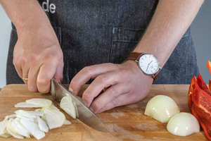 Zwiebel schneiden