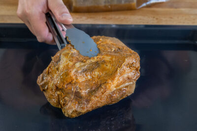 Pulled Pork auf Backblech geben