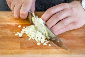 Zwiebel schneiden