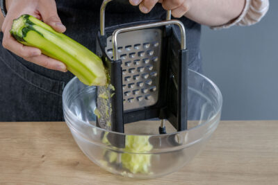 Zucchini raspeln