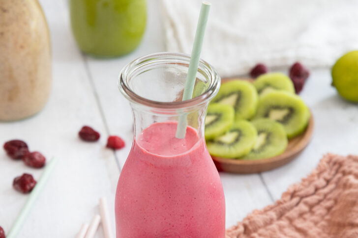 Schneller Smoothie mit gefrorenen Früchten