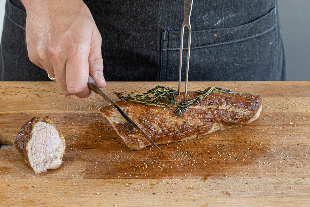 Schweinefilet In Der Pfanne Braten Wie Lange Schweinefilet in der Pfanne braten | Rezept - eat.de