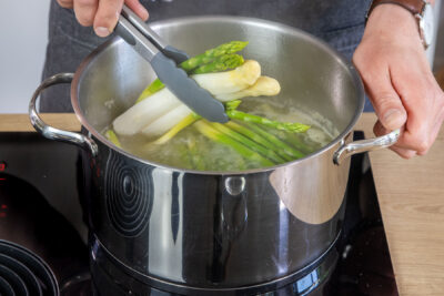 Spargel herausnehmen