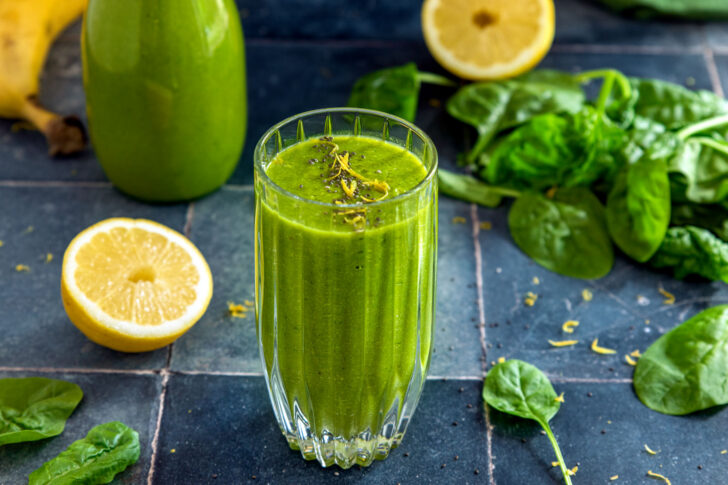 grüner Smoothie mit Spinat