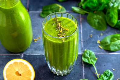 grüner Smoothie mit Spinat
