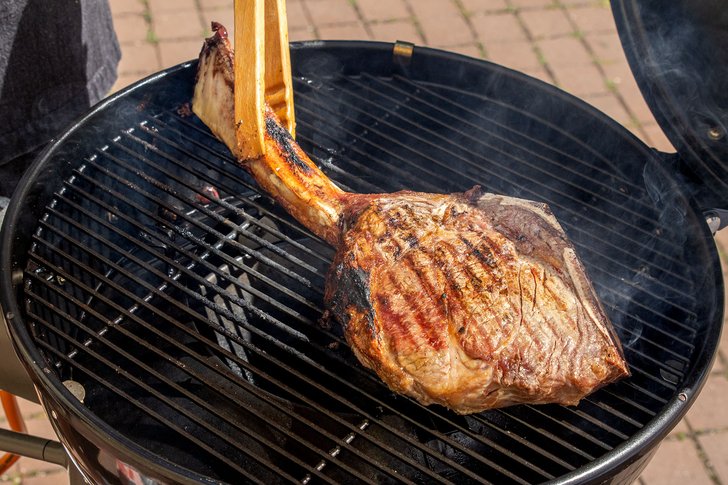 Tomahawk Steak grillen