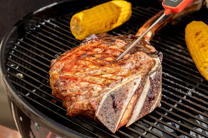 Kerntemperatur Tomahawk Steak messen 