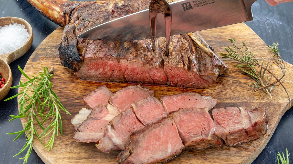 Tomahawk Steak grillen | Rezept - eat.de