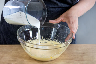 Milch einrühren