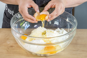 Eier dazugeben