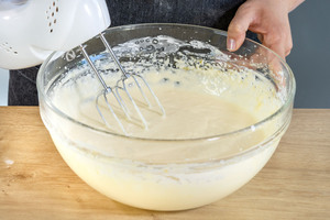Quarkcreme verrühren