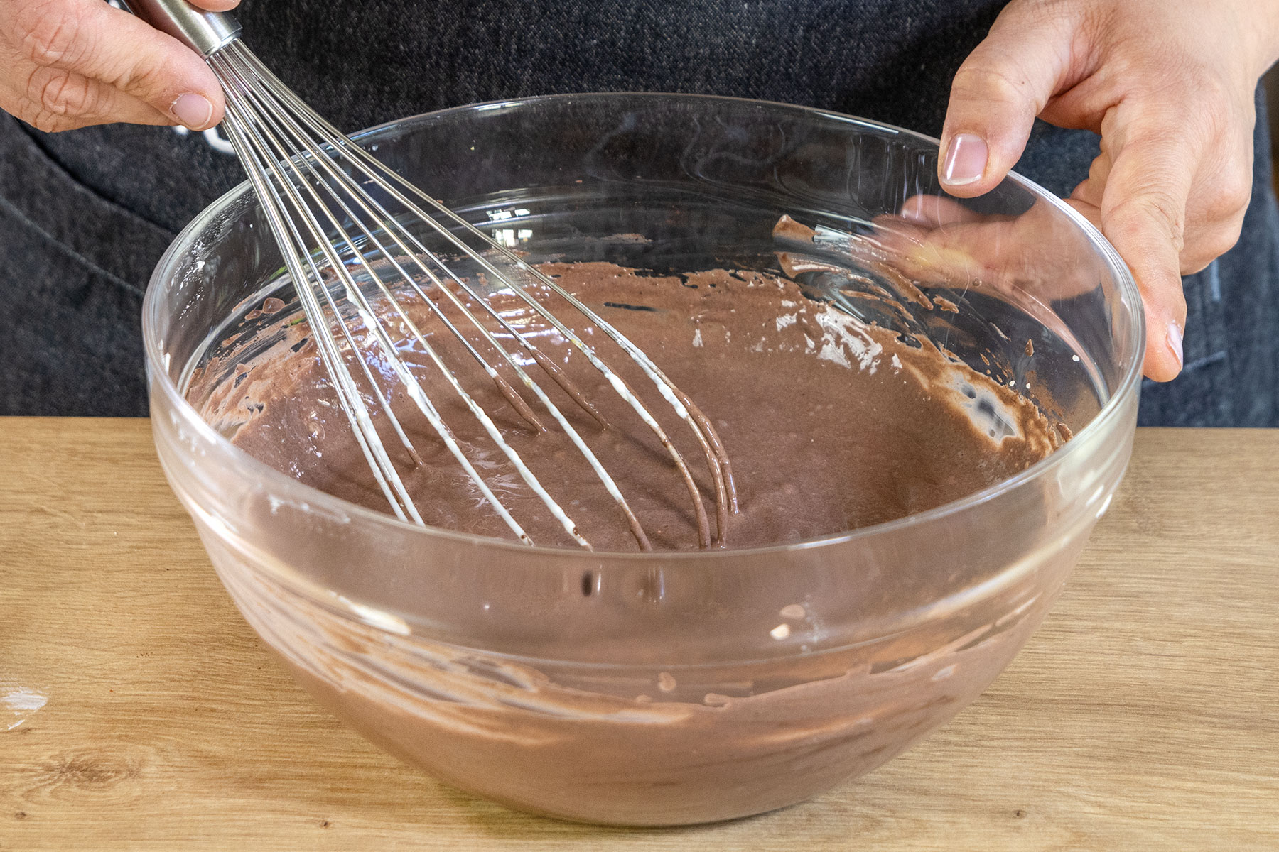 dunkle Creme verrühren
