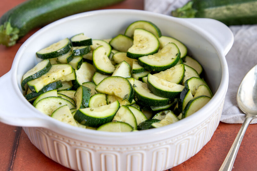 Zucchini im Ofen dünsten