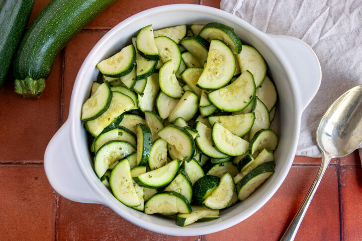 Zucchini im Ofen dünsten