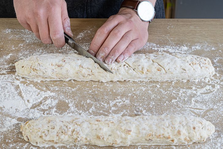 Baguette leicht einschneiden