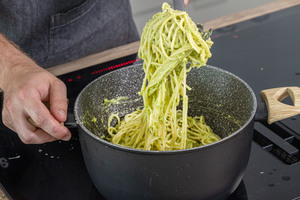 5-Minuten-Pasta mischen