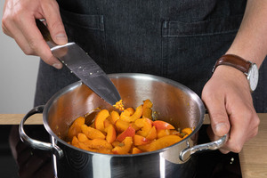 Chiliflocken dazugeben
