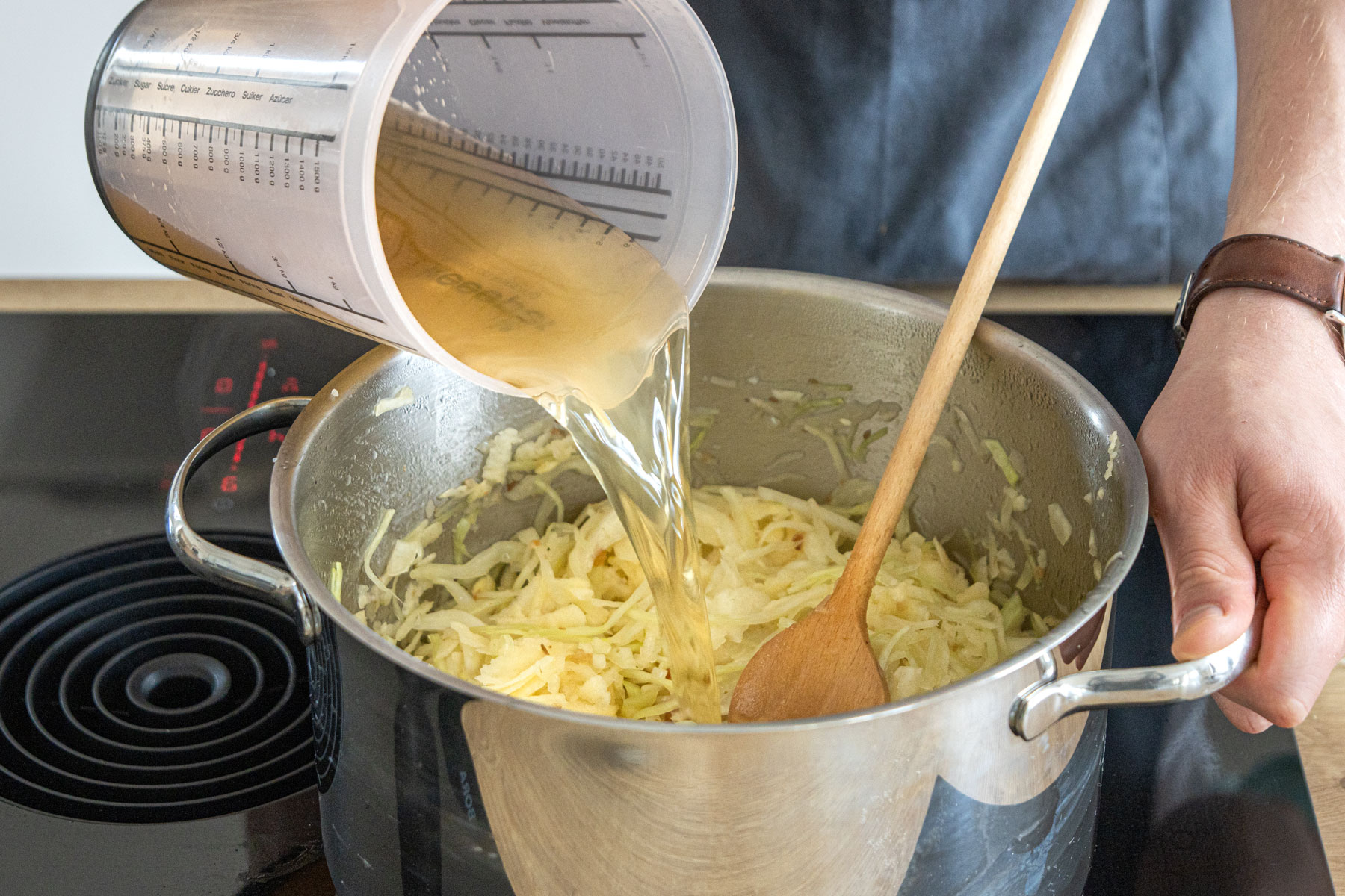Bayrisch Kraut mit Brühe ablöschen