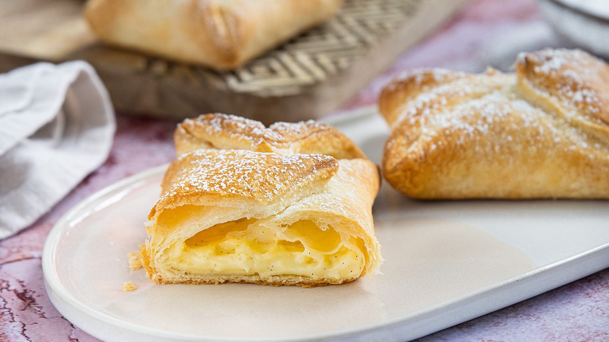 Süße Blätterteig-Teilchen mit Vanillepudding | Rezept - eat.de