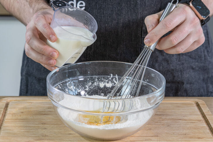Buttermilch dazu gießen