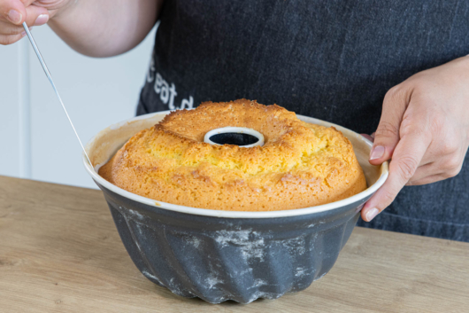 Kuchen vom Rand lösen