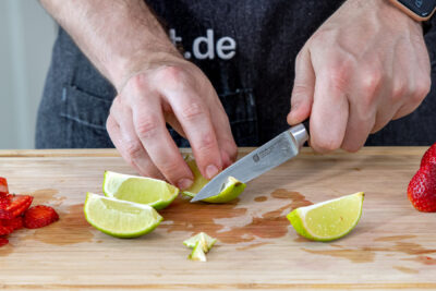 Limette in Spalten schneiden