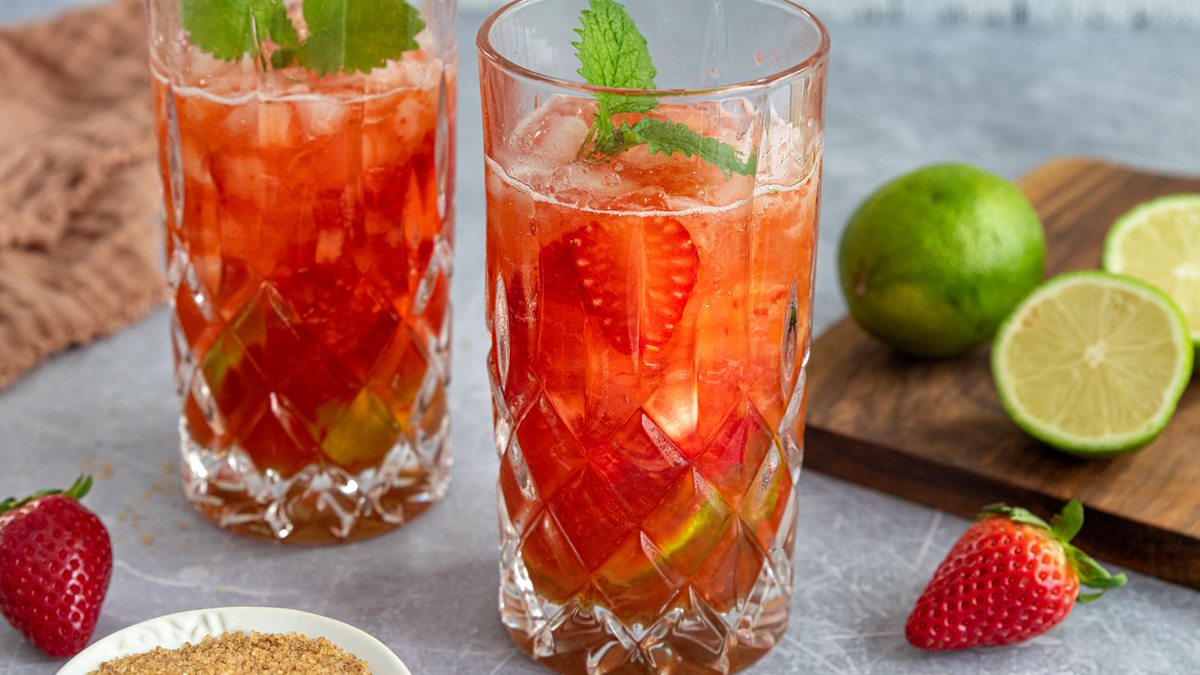 Fruchtiger Erdbeer-Caipirinha | Rezept - eat.de