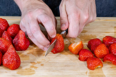 Erdbeeren schneiden