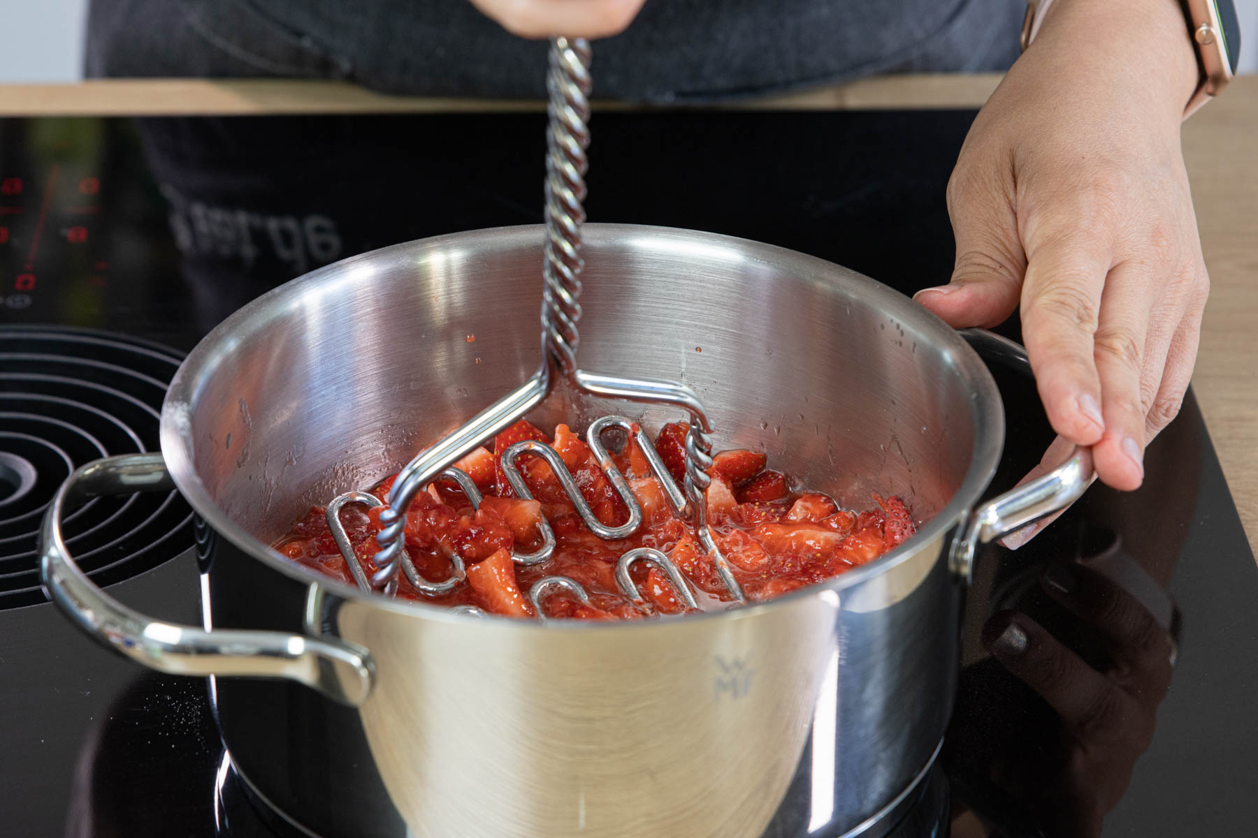 Erdbeermarmelade ohne Zucker köcheln lassen
