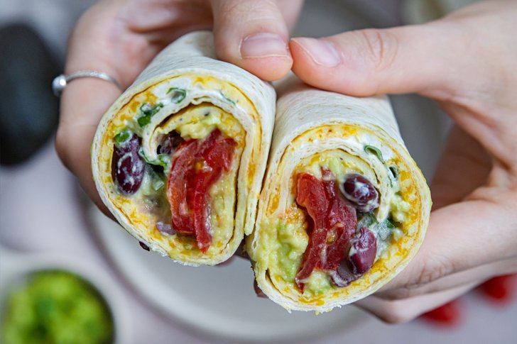 Frühstücksburrito mit Avocado