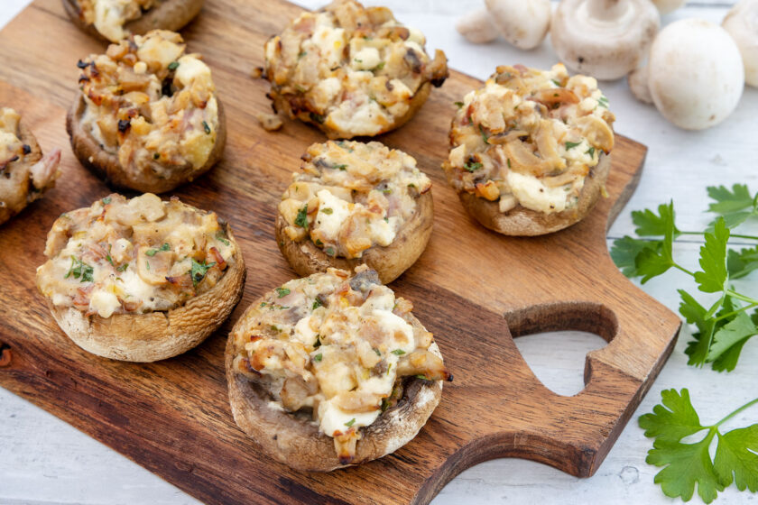 mit Feta gefüllte Champignons vom Grill