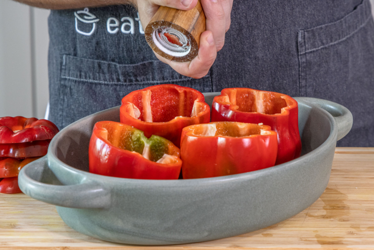 Vegetarisch gefüllte Paprika mit Reis und Feta