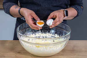 Eier hinzugeben