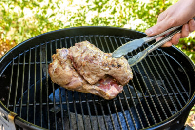 Lammkeule von allen Seiten scharf angrillen