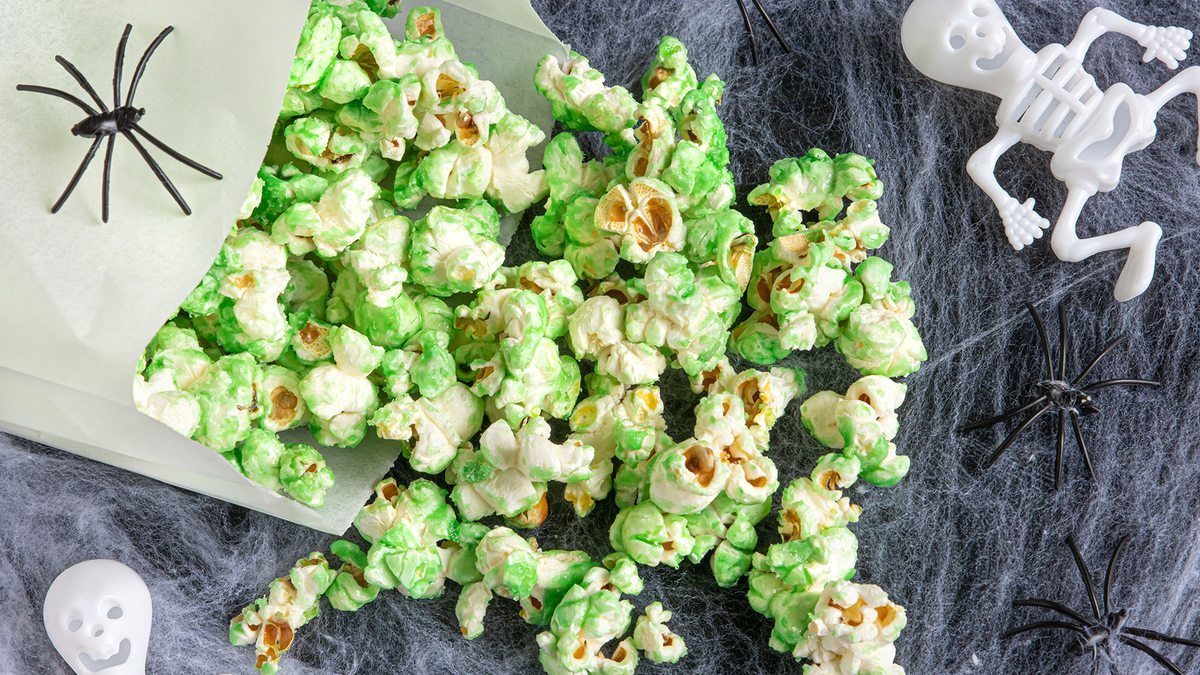 Grünes Popcorn: Gruseliger Halloween Snack