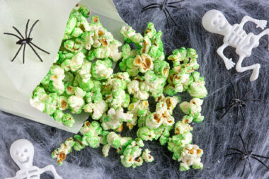 grünes Halloween Popcorn