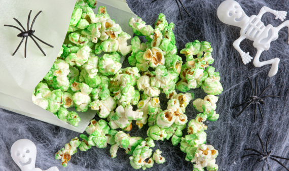 grünes Halloween Popcorn