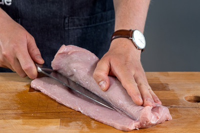 Kalbsrollbraten mit Schmetterlingsschnitt aufschneiden